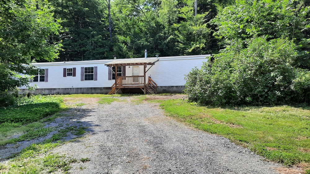 Adirondack  Manufactured Home in Lake Pleasant